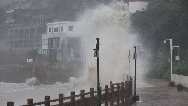 Tajfun Muifa pogodio Kinu: Više od milijun ljudi evakuirano