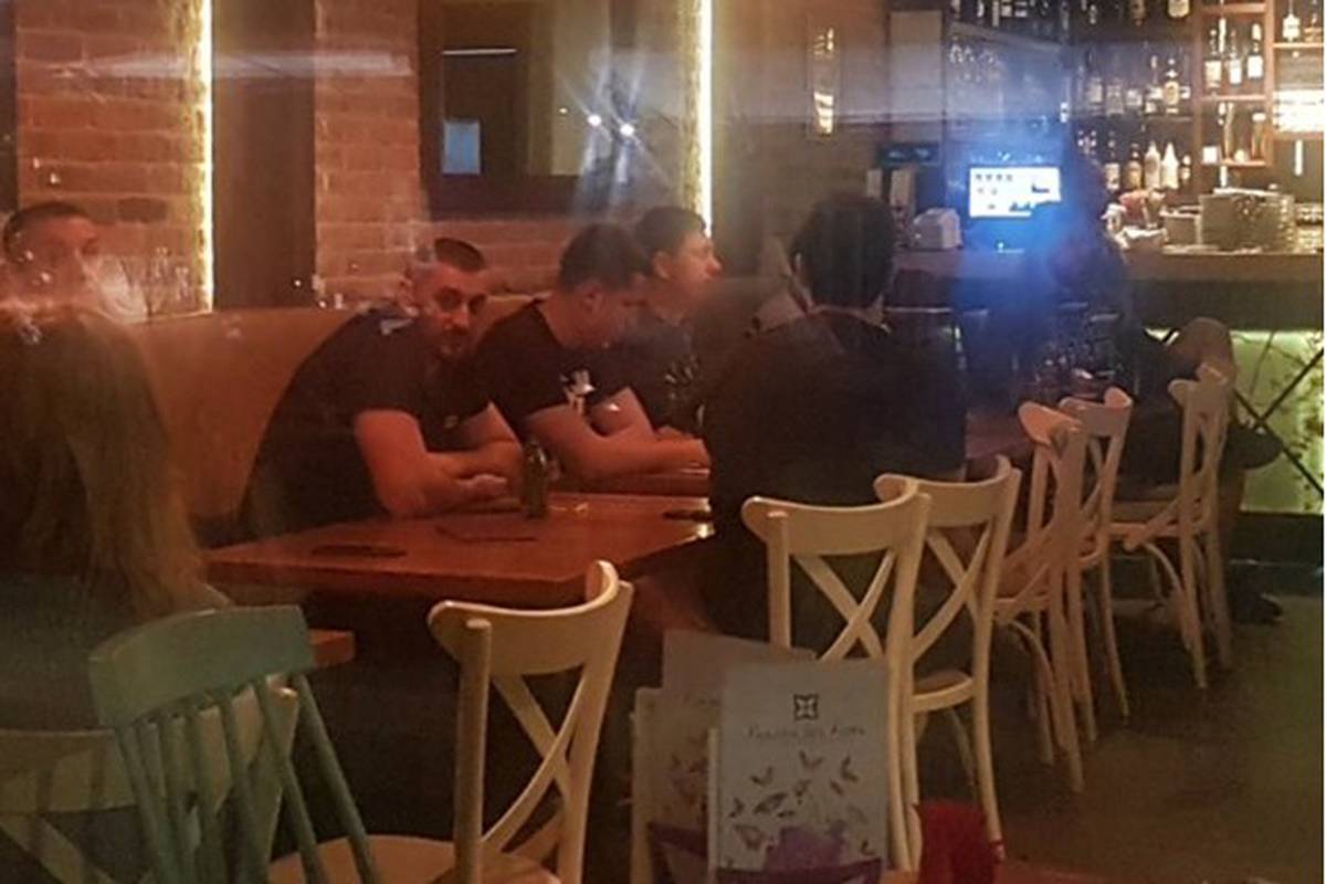 Vučićev sin uhvaćen u društvu huligana kojem sude: Novinarki koja ih je ulovila uzeli mobitel