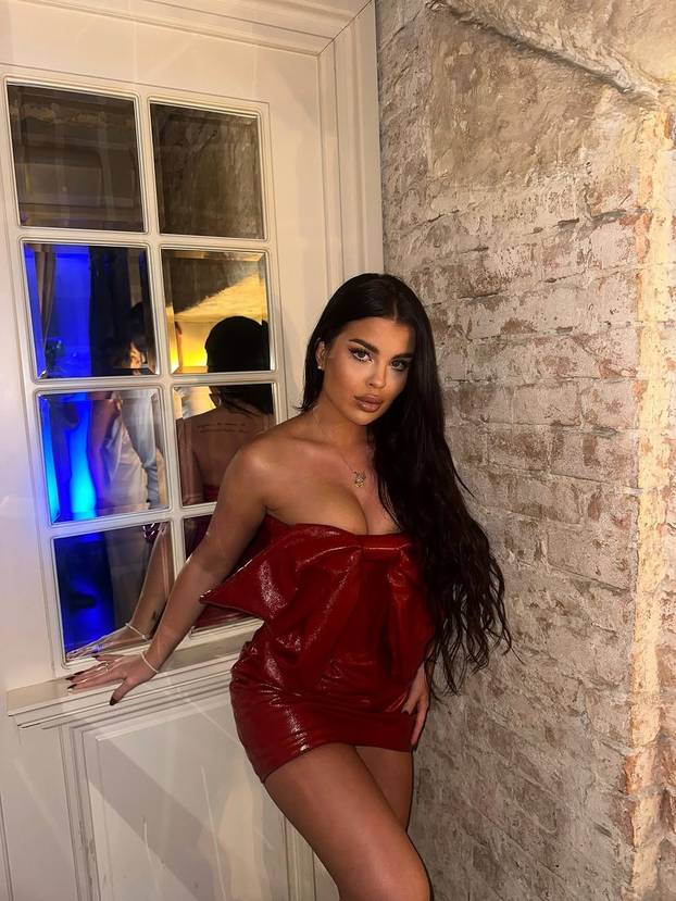 Andreu gledamo u 'Gospodinu Savršenom': Voli putovati, ali i nositi minijaturni bikini i haljine