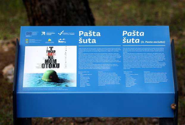 Šibenik: Na lokaciji snimanja filma "Kako je počeo rat na mom otoku" osvanula je instalacija "Pašta šuta"