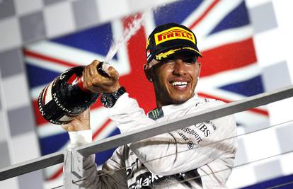 Slavlje Hamiltona u Singapuru, Rosberg odustao i izgubio vrh