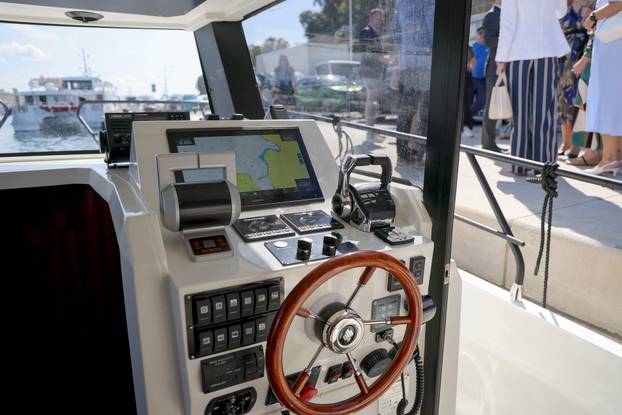 Zadar: Župan Josip Bilaver sa suradnicima nazočio je primopredaji mobilne ljekarne – brodice