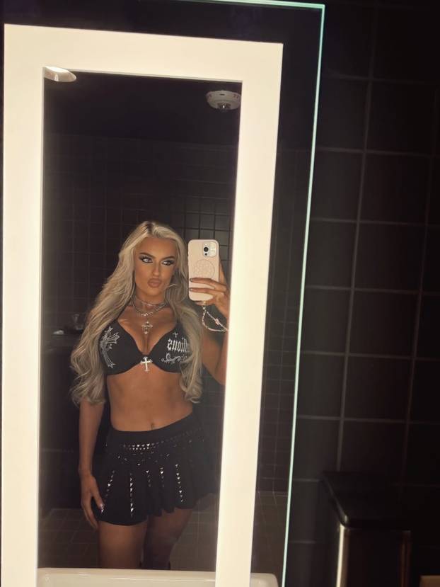 FOTO Zbog savršenog tijela ove golišave hrvačice nitko ne vidi pojas prvaka: Upoznajte Blake