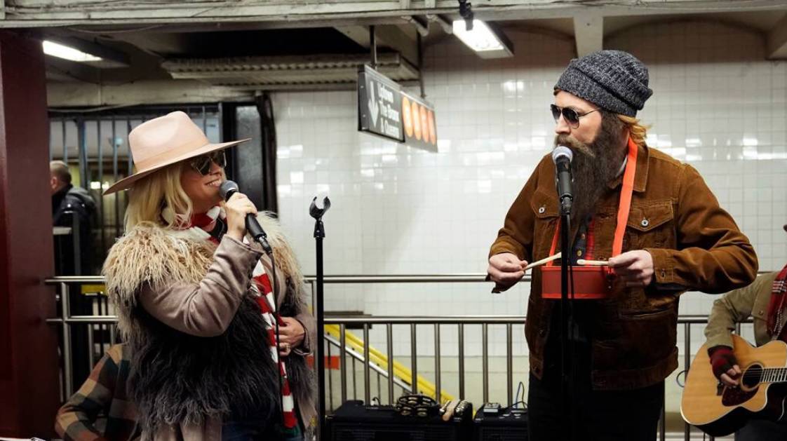Komičar i pjevačica nastupili u podzemnoj, nisu ih prepoznali