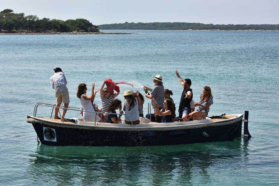 Rade Šerbedžija silno  se veseli  ploviti na svom brodu Draganu