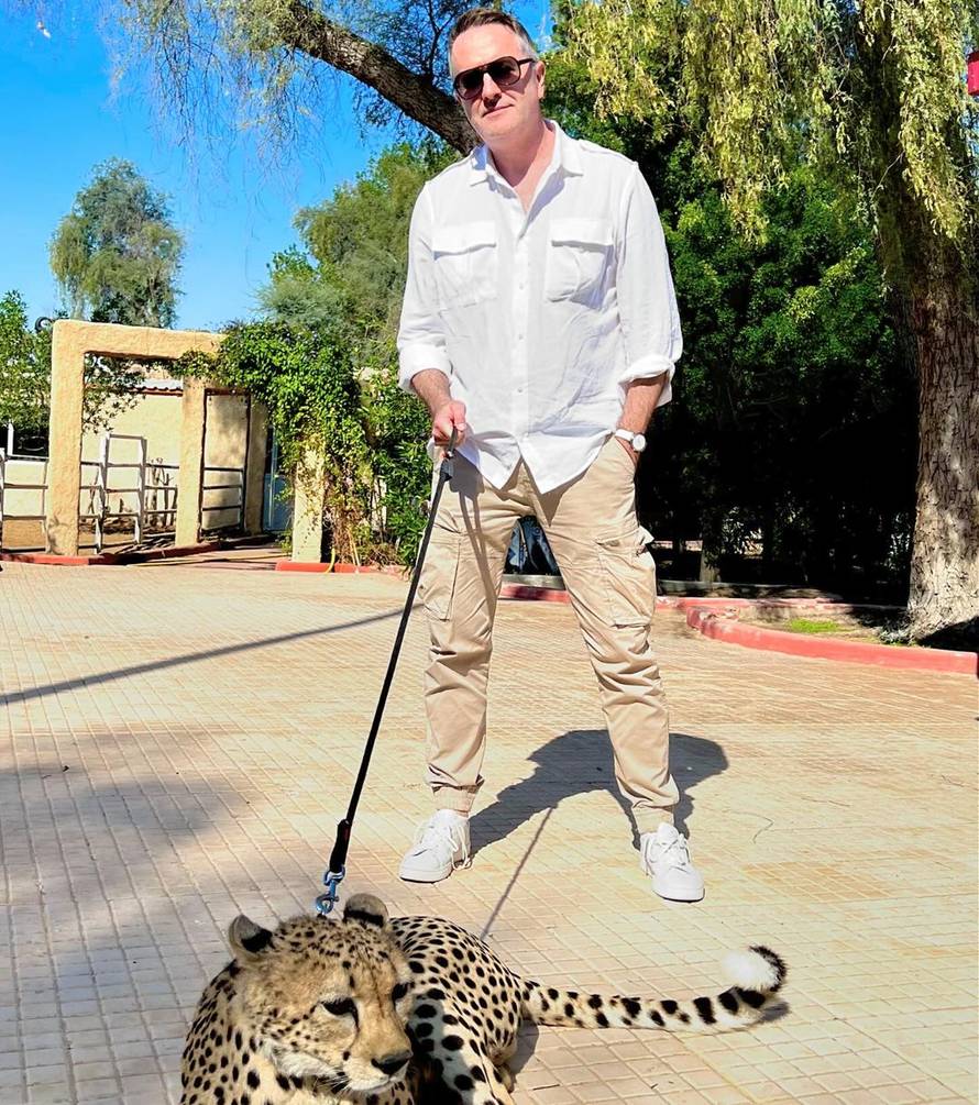 Nakon fotke s gepardom, Tarik i Lejla se pohvalili jahanjem deve