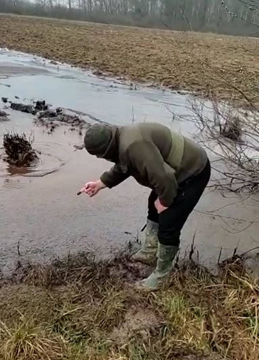 Pogledajte kako nafta izbija iz polja kod Zagreba: 'Ljudi, ovo je mali Kuvajt! Nije montaža'