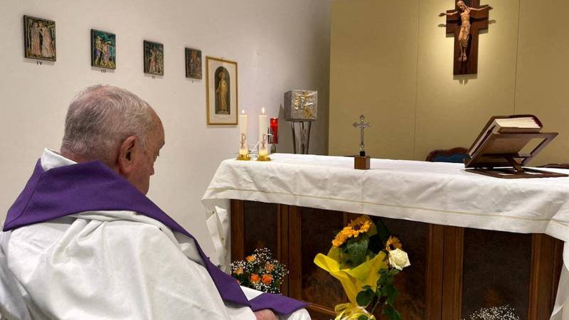 Pope Francis leaves the hospital on Sunday, he will greet the believers