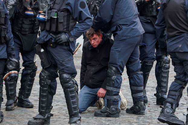 Farmers rally in a large-scale protest in Brussels as leaders meet in EU summit