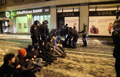 Zagreb: Uhitili aktiviste jer su bili gurali policajce