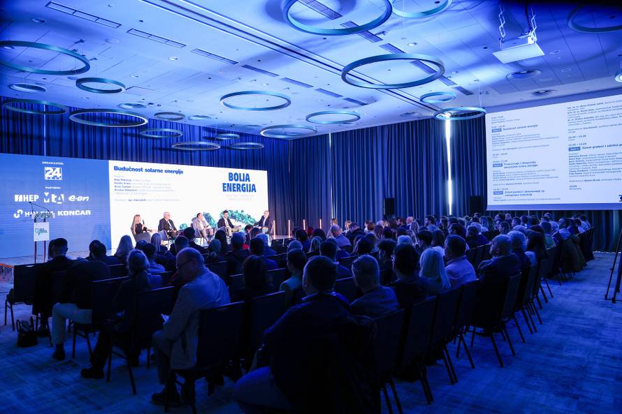 storyeditor/2024-11-25/PXL_251124_124643369.jpg