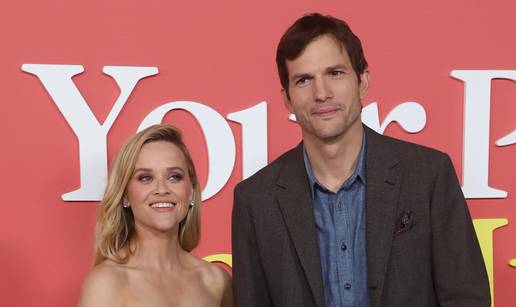 Ashton Kutcher o fotkama s Witherspoon: Da sam je zagrlio, svi bi govorili da imamo aferu...