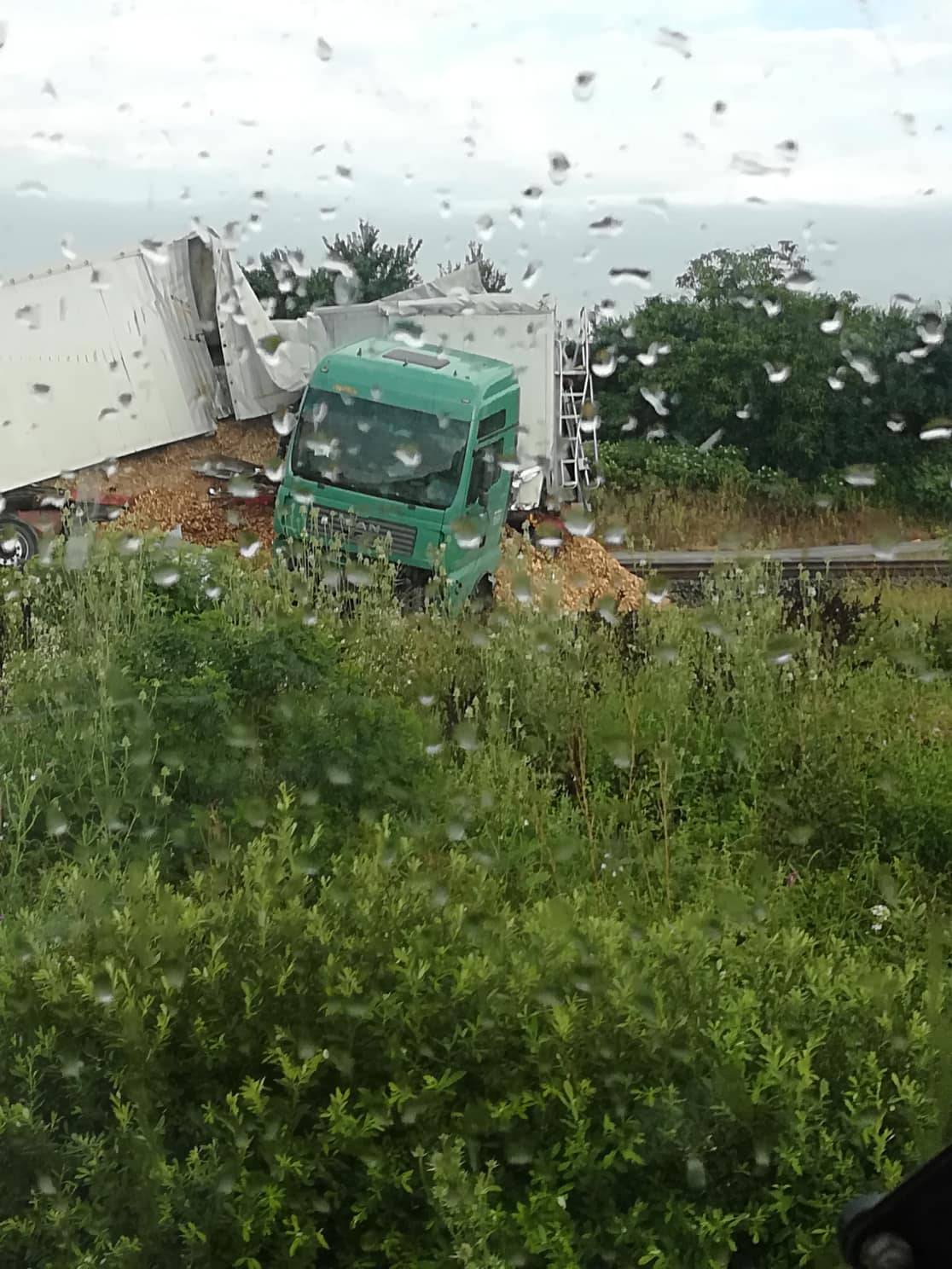 Lokomotiva udarila u kamion, vozaču pomoć pružili u bolnici