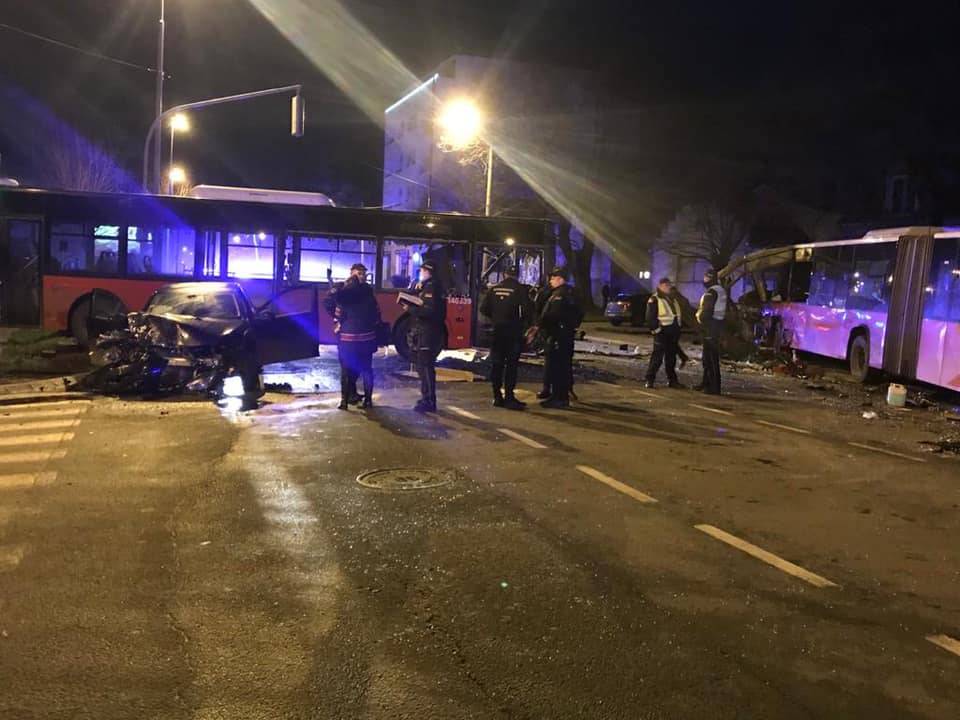 Strava u Beogradu: Zabio se u dva busa, bježao pa ga uhvatili