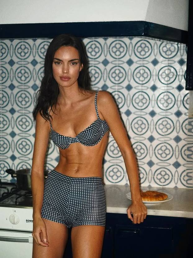 FOTO Diplomirana psihologinja našla se u svijetu mode: Njeno tijelo obara, isto kao i outfiti