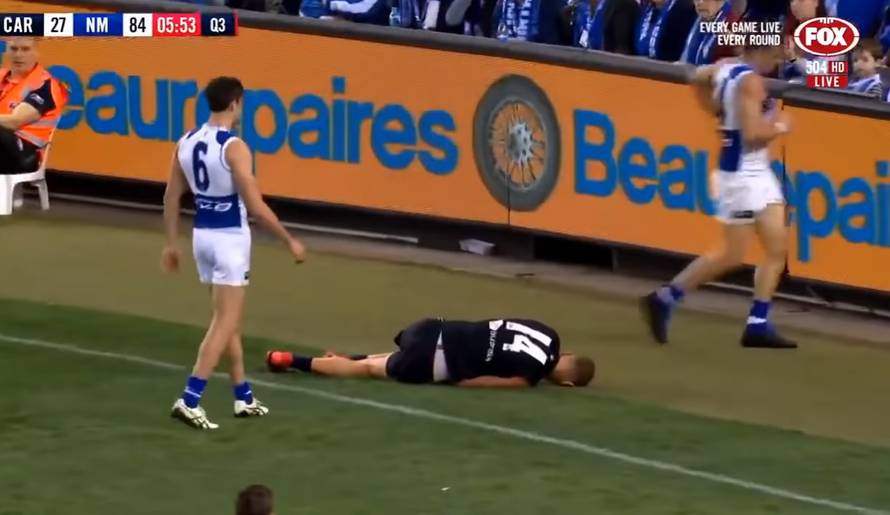 Dečki, što je smiješno? Suigrač u nesvijesti, a oni se zabavljaju