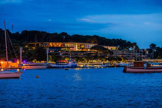 Gradske fotografije u sumrak grada Rovinja