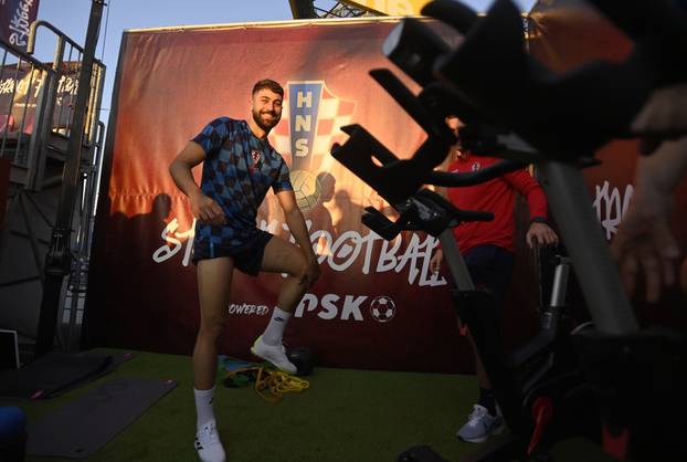 Međusobni okršaj zvijezda Vatrenih u uličnom nogometu održan je u Zagrebu