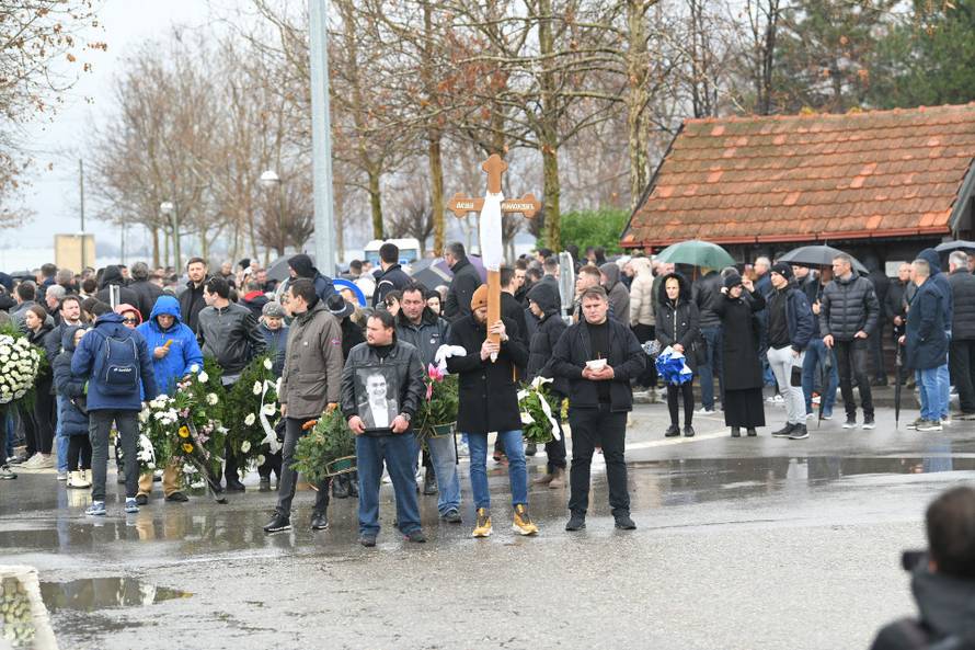 Beograd: Pogreb košarkaškog trenera Dejana Milojevića na Novom groblju