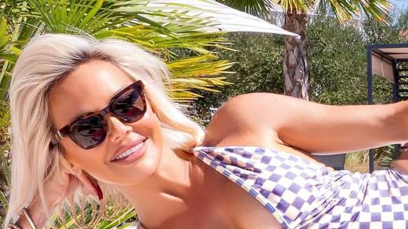 FOTO Badić jedva obuzdao grudi Maje Šuput, a i u donjem dijelu otkrio je više no što je htjela
