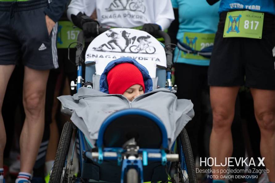 FOTO Šimun Petar (12) otrčao je utrku gurajući Jana: 'Teško je bilo, ali borio sam se za njega'