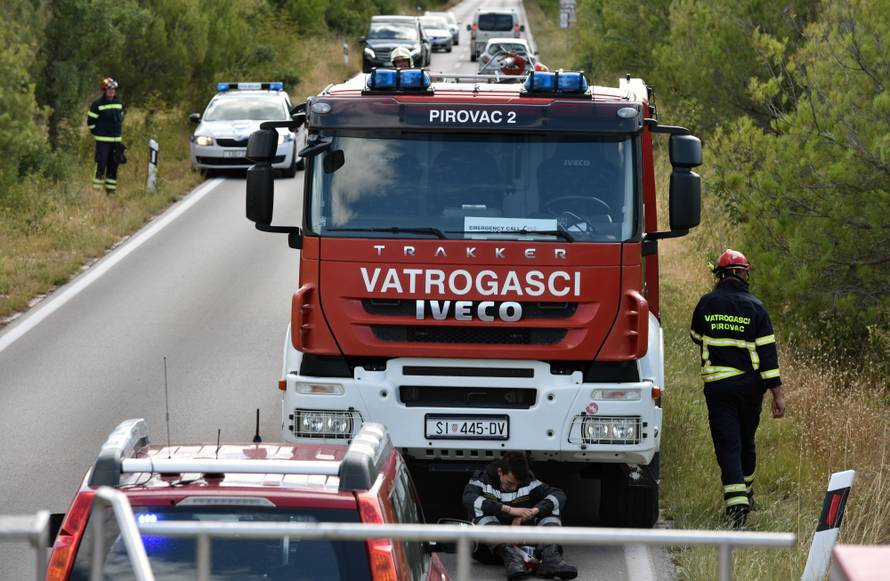 U Žaboriću gori borova šuma, vatrena stihija prijeti kućama