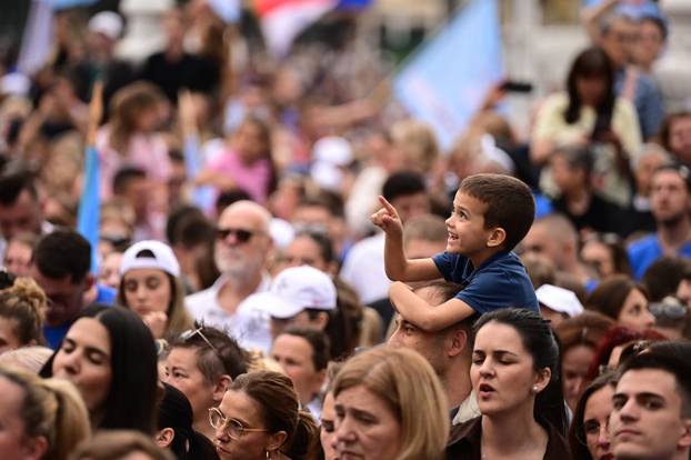 Zagreb: Dolazak hodočasnika Antunovskog hoda na Trg bana Josipa Jelačića