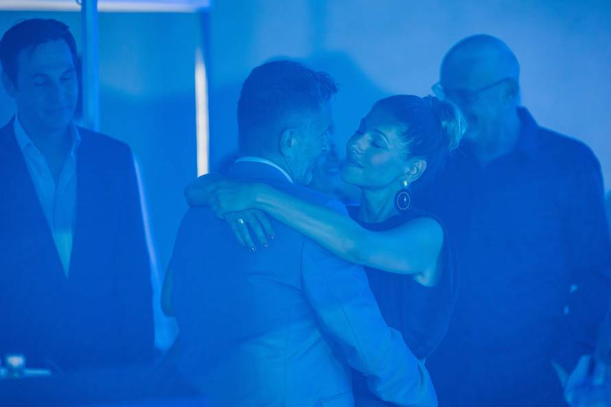 Vela Luka: Koncert “Dvi Tri Riči” u kojem nastupaju glumci uz bend Ante Gela