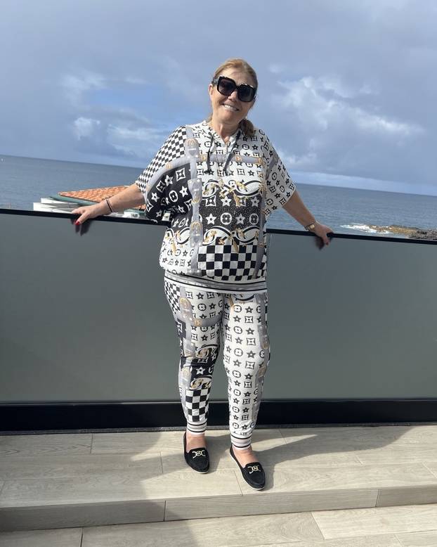 FOTO Mama Cristiana Ronalda nosi komplet od samo 17,99 €