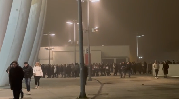 FOTO/VIDEO Stvaraju se gužve ispred Arene uoči koncerta Marka Perkovića Thompsona