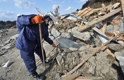U ruševinama nakon potresa i tsunamija našli 12 mil. dolara