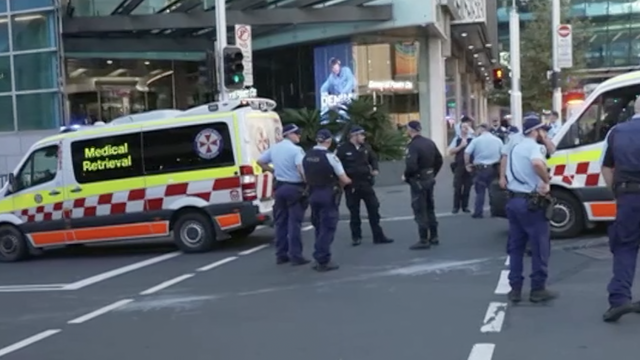 VIDEO Najmanje petero mrtvih, svjedokinja strave u Sydneyu: Ubadao ih je, ljudi su vrištali...