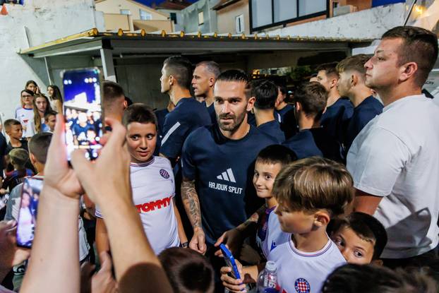Split: Igrači Hajduka posjetili su Torciida kup