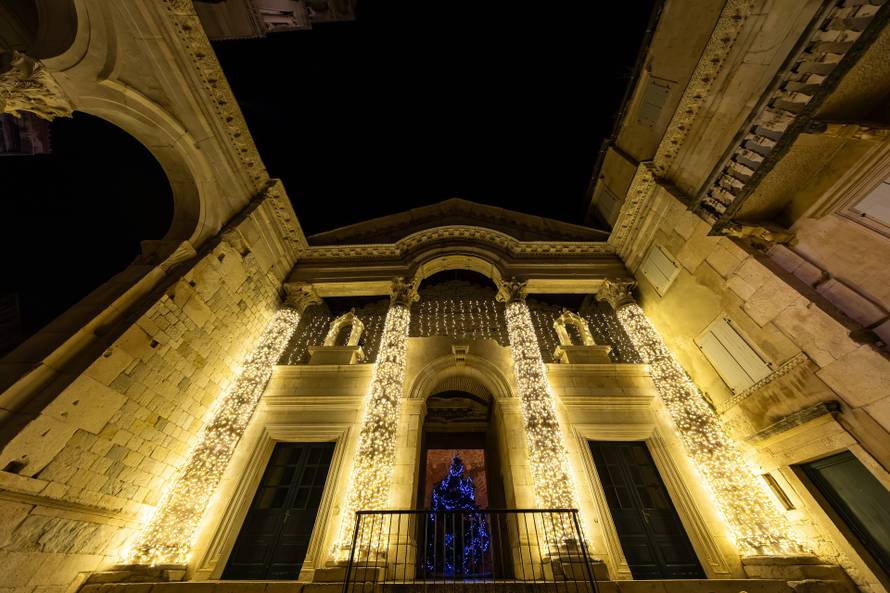 'Ko to more platit! Vodimo vas na sve 'kantune' adventa u Splitu, za svakoga ponešto...