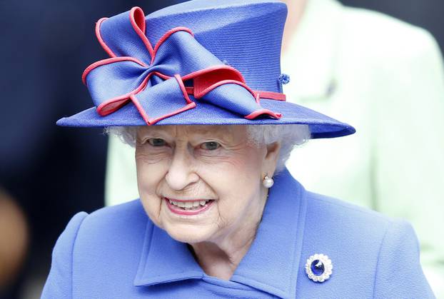 Edinburgh: Kraljica Elizabetha odlazi s mise