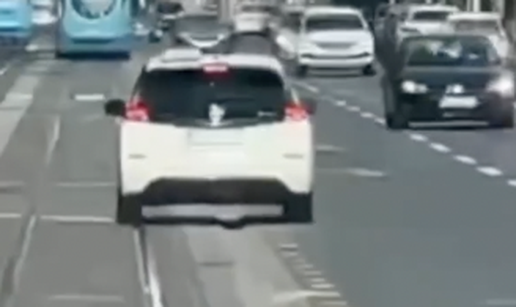 VIDEO A kud si krenuo? Pogledajte što radi usred gužve: 'Ma to se može samo kod nas'