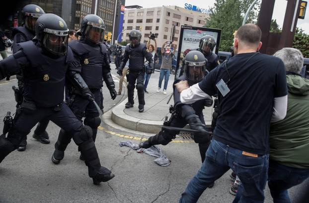 Spanish police scuffle with people outside a polling station for the banned independence referendum in Tarragona