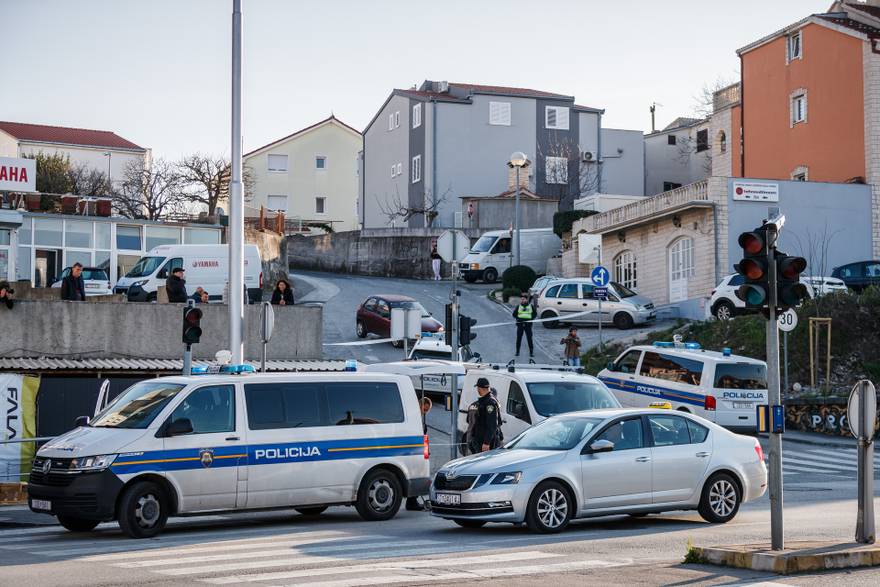 Kombi naletio na petero djece, prevezena su u bolnicu