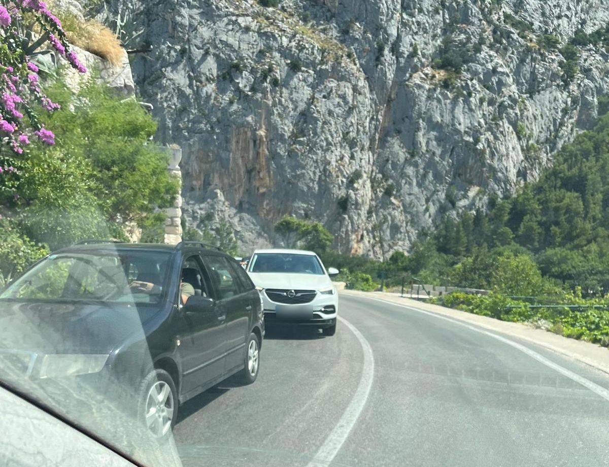FOTO Gužve na cesti kod Omiša: 'Mi domaći smo navikli na to...'