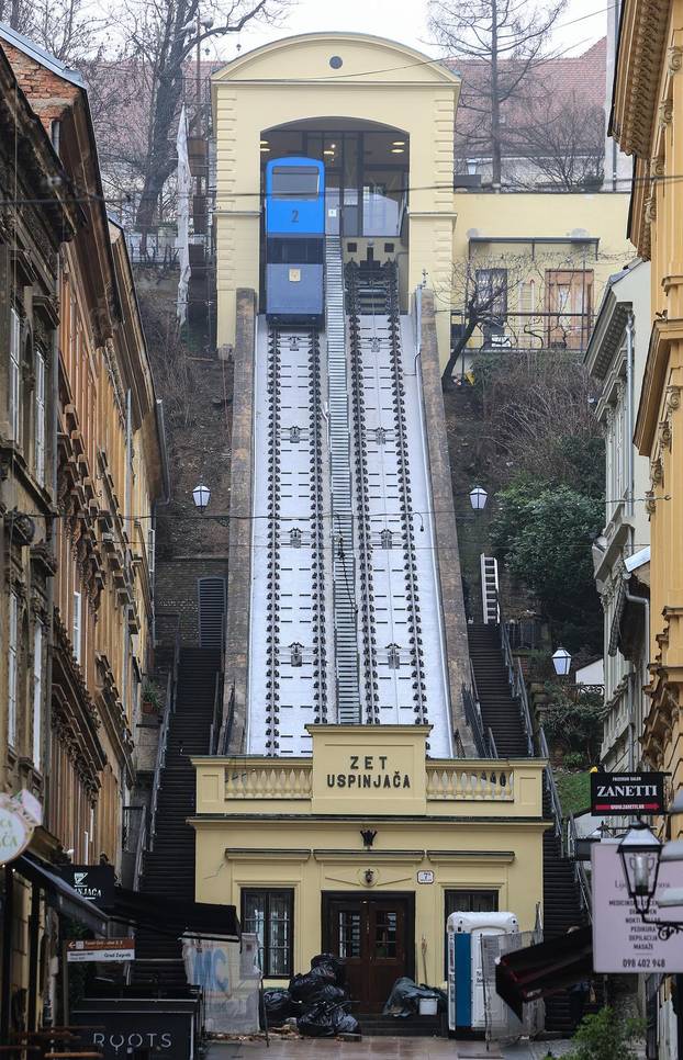 Zagreb: Testna vožnja uspinjače u Tomićevoj ulici