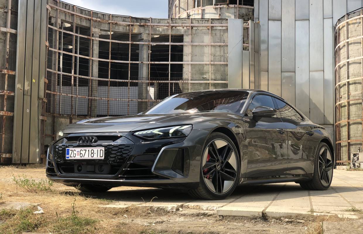 Superautomobil koji vas šokira ubrzanjima i time koliko je nestvarno udoban i iskoristiv