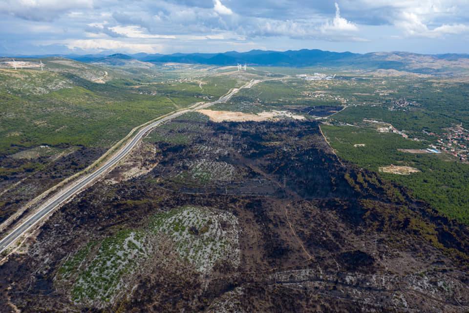 Stravične scene nakon požara: Vatra  poharala sve pred sobom