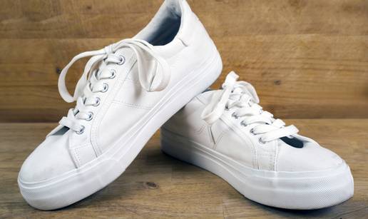 Za&scaron;to bijele tenisice po&zcaron;ute? Kemi&ccaron;ar otkrio &scaron;to se doga&dstrok;a