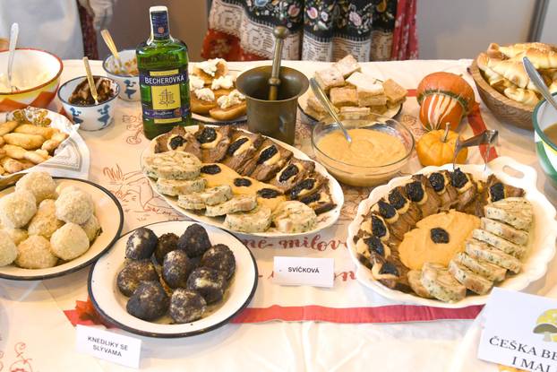 Grubišno Polje: Otvoren dvodnevni 19. Gospodarski sajam sira, meda i vrganja