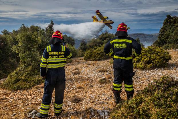 Nerežišća: Tijekom poslijepodneva ponovno se razbuktao požar