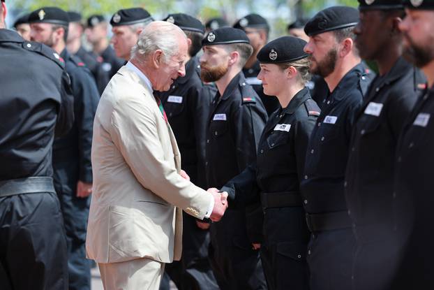 Kralj Charles III. vozio tenk tijekom Dana obitelji Kraljevske tenkovske pukovnije