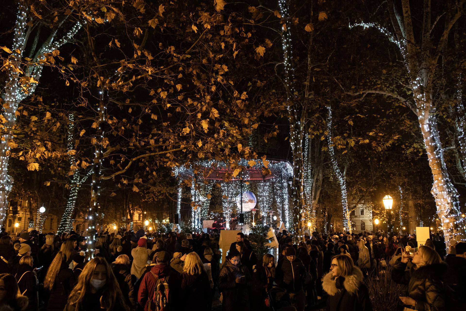 Paljenjem lampica na Zrinjevcu započeo Advent u Zagrebu