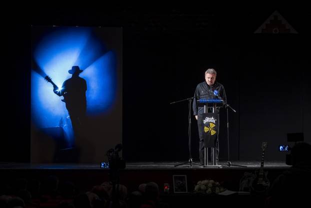 Županja: Komemoracija za Slavena Živanovića Žižu, člana grupe Opća opasnost koji je preminuo u 53. godini