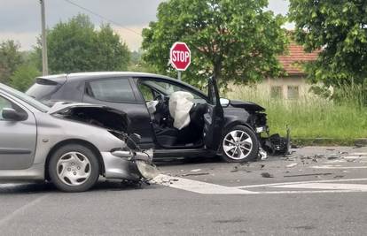 Četvero ozlijeđenih u sudaru dva auta kod Novog Marofa