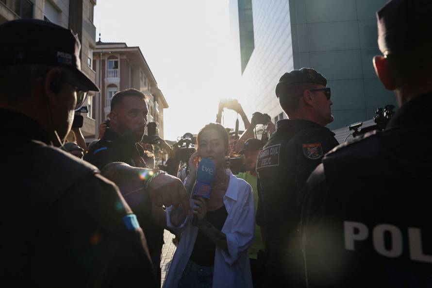 Anti-migrant unrest following attack on elderly man by unknown assailants, in Torre Pacheco